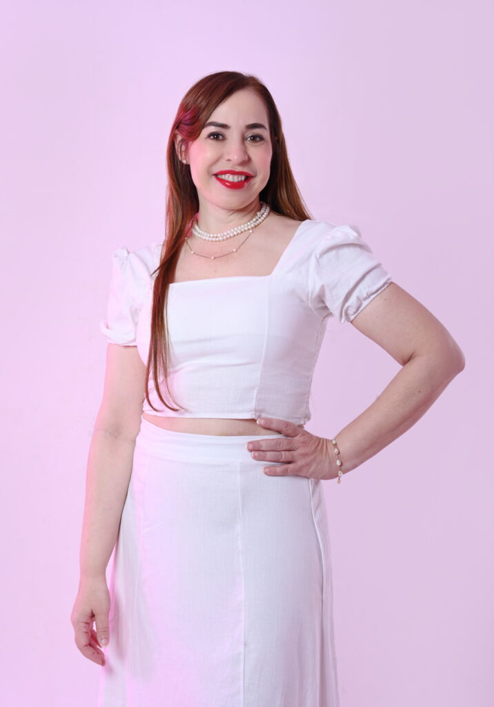 Dra. Carmen Rosa Guzmán, directora médica del Centro de Medicina Estética Avanzada en Santiago”

“Médico especialista en estética avanzada en consulta